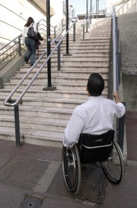 La vie quotidienne d'un jeune handicape moteur Issy les Moulineaux, FRANCE -     13/10/2005